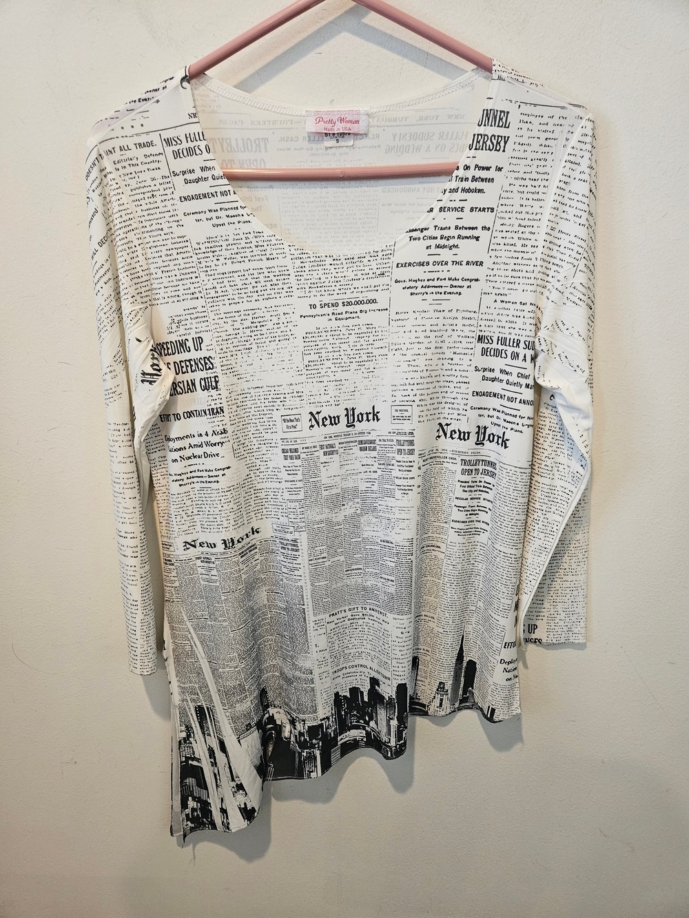 Pretty Womam New York Newspaper Print Tunic Top - Black & White Small - Picture 2 of 11